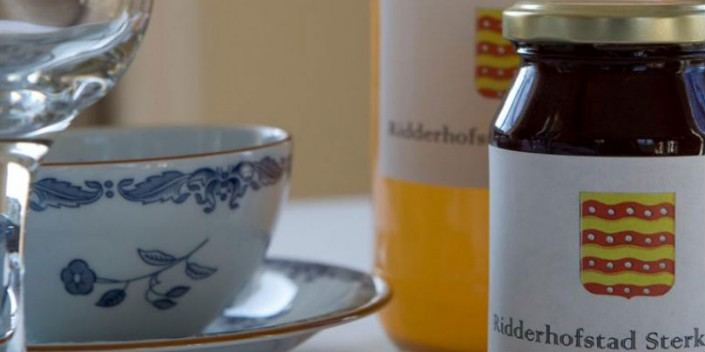 Streekproducten Kasteel Sterkenburg: appelsap en pruimenjam van eigen terrein