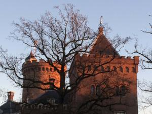 torens met avondzon