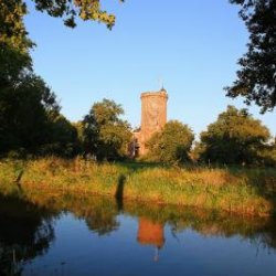 Kasteel vanaf dijk arr